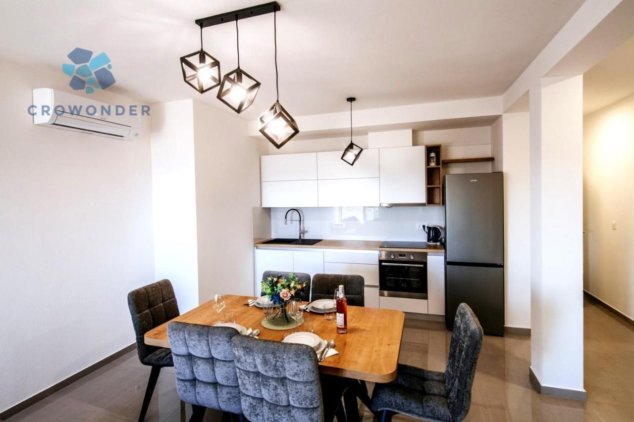 Crowonder Sun Dance Apartments With Heated Swimming Pool Seaview And Garden Sveti Filip i Jakov Exterior foto