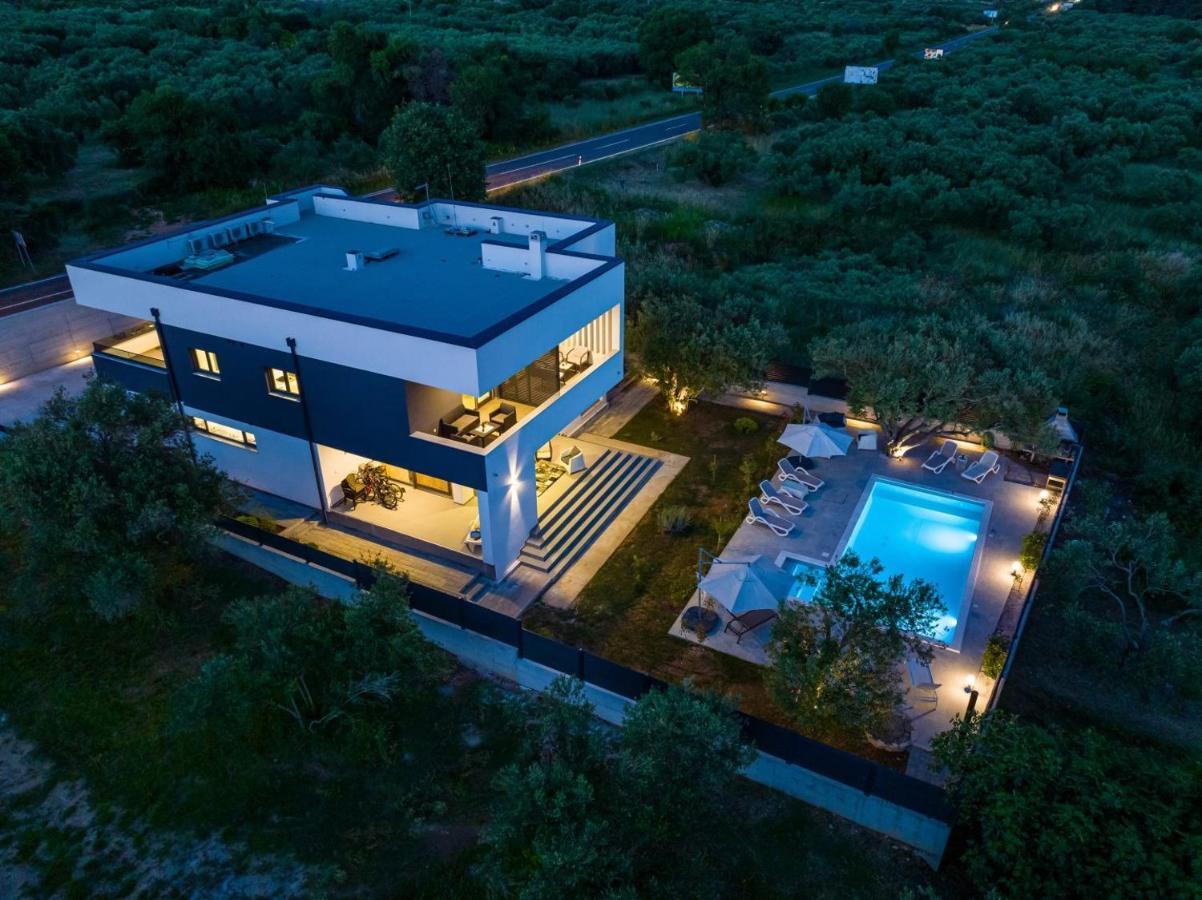 Crowonder Sun Dance Apartments With Heated Swimming Pool Seaview And Garden Sveti Filip i Jakov Exterior foto